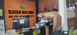 Duga Ada Korupsi ADD dan Aset Desa, Warga Laporkan Kades Rowo Indah ke Kejari Jember