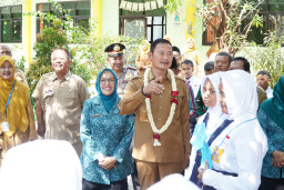 Hari Pertama Sekolah, Bupati Yes Pastikan MPLS Aman dan Bebas Bullying di Tikung