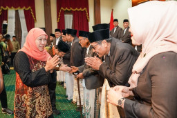 Hadiri Mukerda MUI Jatim di Grahadi, Khofifah Soroti Pentingnya Sanad Keilmuan di Ruang Digital