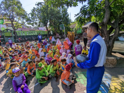 Peringati Hari Anak Nasional, MPM Honda Jatim dan Polresta Sidoarjo Tanamkan Budaya #Cari_Aman Sejak Dini