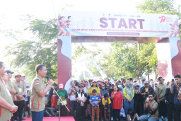 Pasar Wisata Bojonegoro Membludak, 20 Ribu Peserta Ramaikan Jalan Sehat Hari Koperasi Ke-79