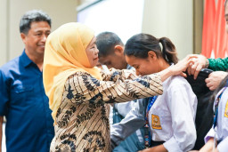 Khofifah Sambut 120 Siswa ADEM Repatriasi, Tekankan Pendidikan Berkualitas dan Penguatan Nasionalisme