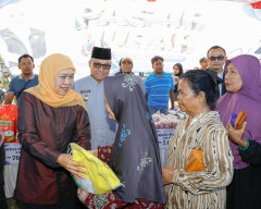 Pasar Murah Jangkau Banyuwangi, Khofifah Perkuat Pengendalian Inflasi dan Dukung Daya Beli Warga