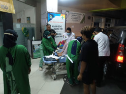 Polisi Kawal Persalinan Darurat di Tengah Jalan, Ibu dan Bayi Selamat Tiba di RSUD Ibnu Sina Gresik