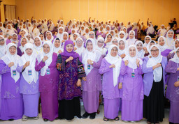 Khofifah Dorong Da'iyah Muslimat NU Jatim Perluas Dakwah Lewat Platform Digital