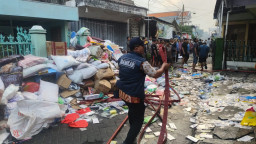 Kebakaran Hanguskan Lima Bangunan di Belakang Pasar Sembayat Gresik, Dua Warga Pingsan