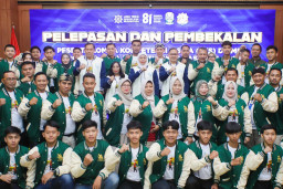 Khofifah Lepas Kontingen LKS Nasional 2026, Jatim Bidik Gelar Juara Umum Keempat Beruntun