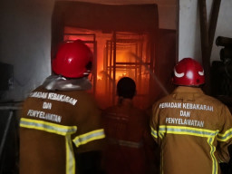 Diduga Korsleting Listrik, Mesin Oven Pabrik Tekstil di Driyorejo Gresik Terbakar