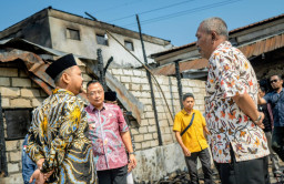 Program Bantuan Stimulan Material Bangunan Ringankan Beban Korban Kebakaran di Desa Sembayat Gresik