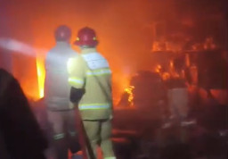 Gudang Plastik di Jember Ludes Terbakar, Truk Damkar Posko Rambipuji Mogok
