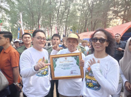 Program Konservasi Mangrove Berkelanjutan, PGN Saka dan Desa Binaan Raih Penghargaan dari Gubernur Jatim