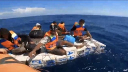 Enam ABK KM Genius Selamat Setelah Bertahan di Rakit Styrofoam di Selat Bali