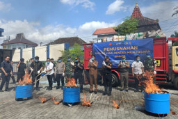 Bea Cukai Blitar Musnahkan 1,9 Juta Rokok Ilegal