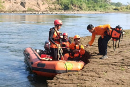 Pemancing Hilang di Sungai Brantas Tulungagung, Tim SAR Dikerahkan Lakukan Pencarian