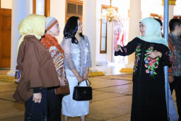 Khofifah Dorong IKA UNAIR Jadi Kekuatan Strategis: Perkuat Jejaring, Buka Kolaborasi hingga Kancah Global