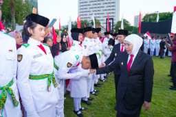 Kukuhkan 76 Anggota Paskibraka Jatim 2026, Gubernur Khofifah Tegaskan Amanah Jaga dan Perkuat Semangat NKRI
