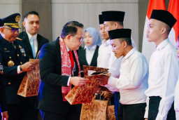 Hadiri Penyerahan Remisi HUT Ke-81 RI di Lapas Porong, Sekdaprov Jatim sebut Remisi Titik Balik Warga Binaan