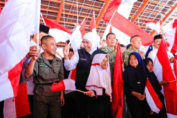 Bendera Merah Putih Jadi Simbol Semangat Siswa Sekolah Rakyat Menuju Indonesia Emas 2045