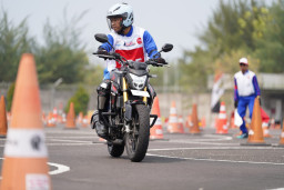 MPM Honda Jatim Kembali ke Podium Tertinggi AHSRIC 2026 Lewat Kategori Sport