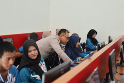 Polres Gresik Bekali 116 Pelajar SMKS Semen Gresik dengan Literasi AI
