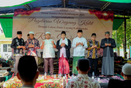 Rebo Wekasan di Telaga Sumber, Bupati Gresik Ajak Masyarakat Rawat Tradisi dan Perkuat Kerukunan
