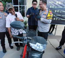 Senyum Sumringah Petani Balongpanggang Gresik, Motor yang Hilang Kini Kembali