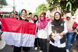 Pemkab Banyuwangi Bagikan Ribuan Bendera Gratis