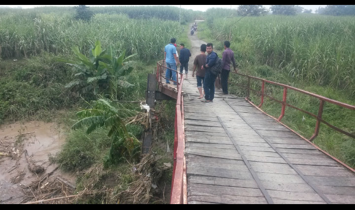 Beginilah Kondisi Jembatan Perbatasan Gresik-Mojokerto yang Dikabarkan Putus