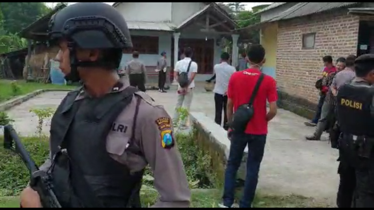 Setelah Penangkapan, Densus 88 Geledah Rumah Mertua Terduga Teroris di Nganjuk