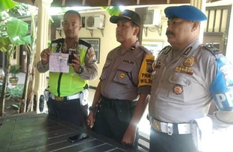 Ogah Ditilang, Tukang Ojek Online Ngaku Sebagai Wartawan