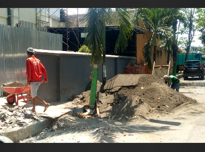 Merasa Terganggu, Material Proyek Gedung PN Bangil Dikeluhkan Warga Sekitar