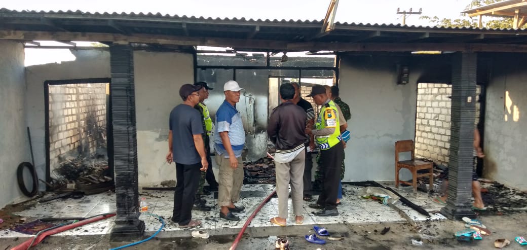 Ditinggal ke SPBU, Rumah Penjual Bensin Ecer Hangus Terbakar