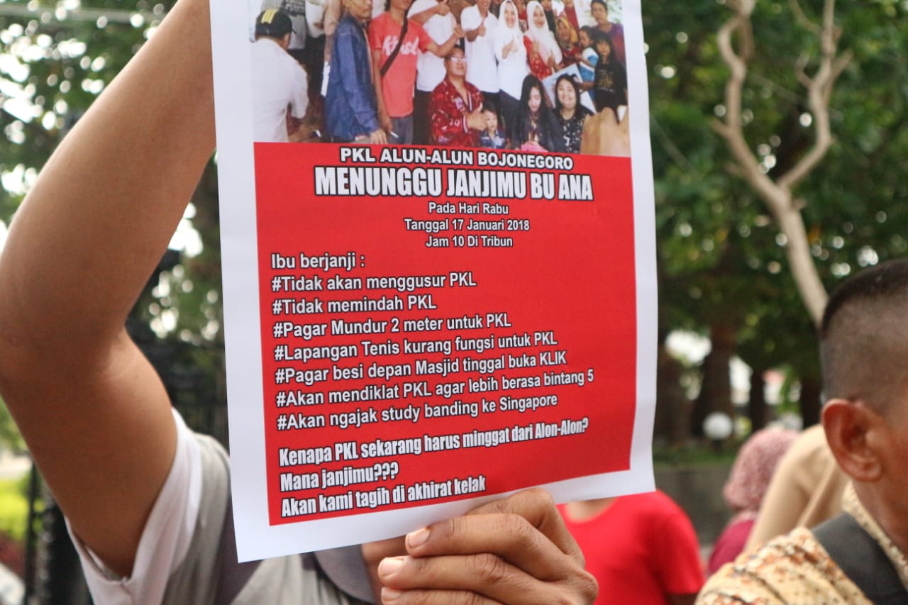 Bupati Anna Dianggap 'Medot' Janji, PKL Alun-alun Geruduk Pendopo