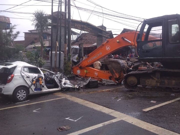 Kecelakaan Beruntun di Pasuruan, 5 Orang Dikabarkan Tewas