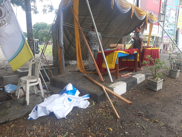 Pospam Tahun Baru di Sidayu Porak-poranda Diterjang Angin