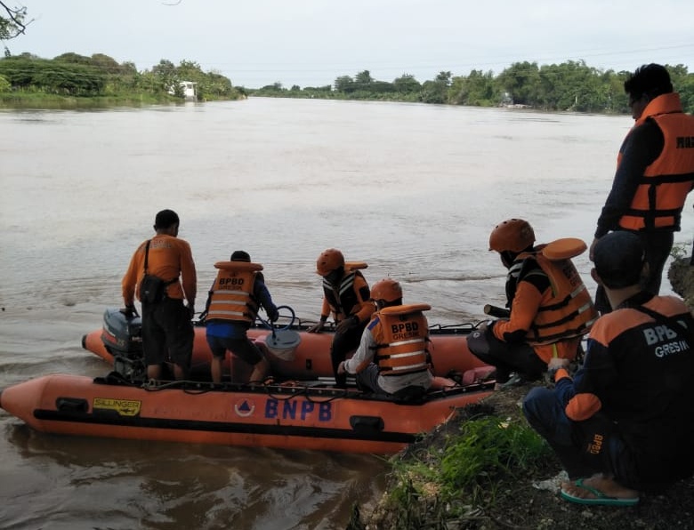 Lakukan Penyisiran Sampai Muara Ujungpangkah, SAR Belum Temukan Korban Bunuh Diri