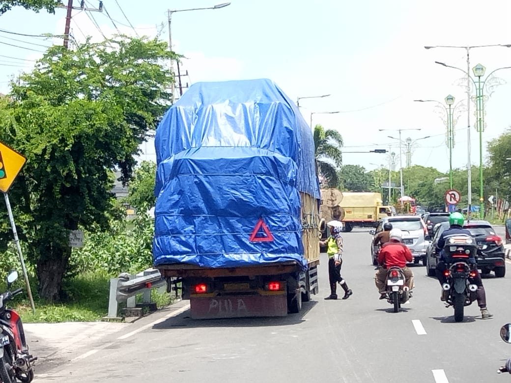 Kelebihan Muatan, Lima Truk Terjaring Operasi 