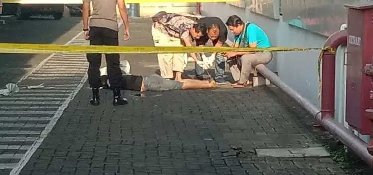 Pria Tulungagung Jatuh Dari Atap dan Kepala Pecah, Diduga Bunuh Diri