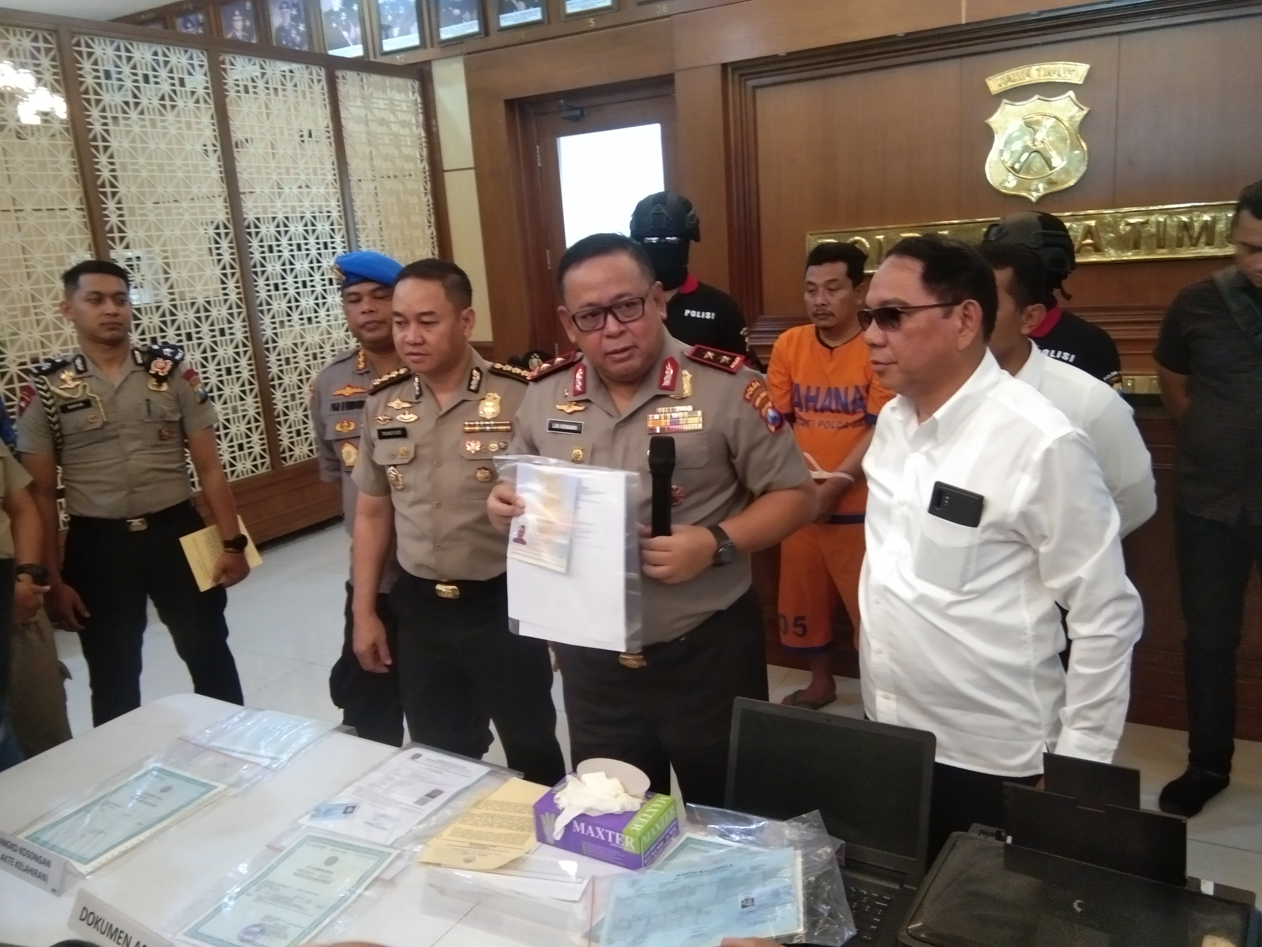 Polda Jatim Bongkar Sindikat Pemalsu Dokumen Kependudukan, Sebagian Hasil Digunakan Untuk Pilkada