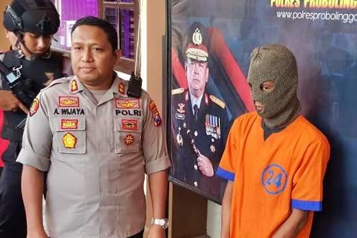 Cemburu, Bacok Selingkuhan Istri