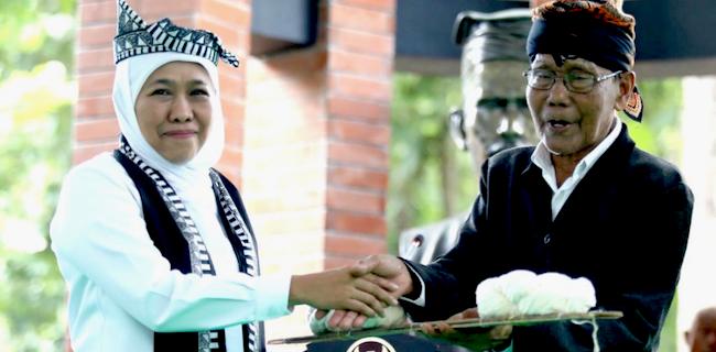 Gubernur Khofifah Ajak Warga Samin Perangi Hoaks