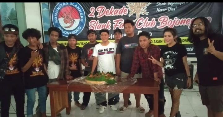 20 Tahun Berdiri, Slankers Bojonegoro Santuni Anak Yatim dan Nyanyi Bersama