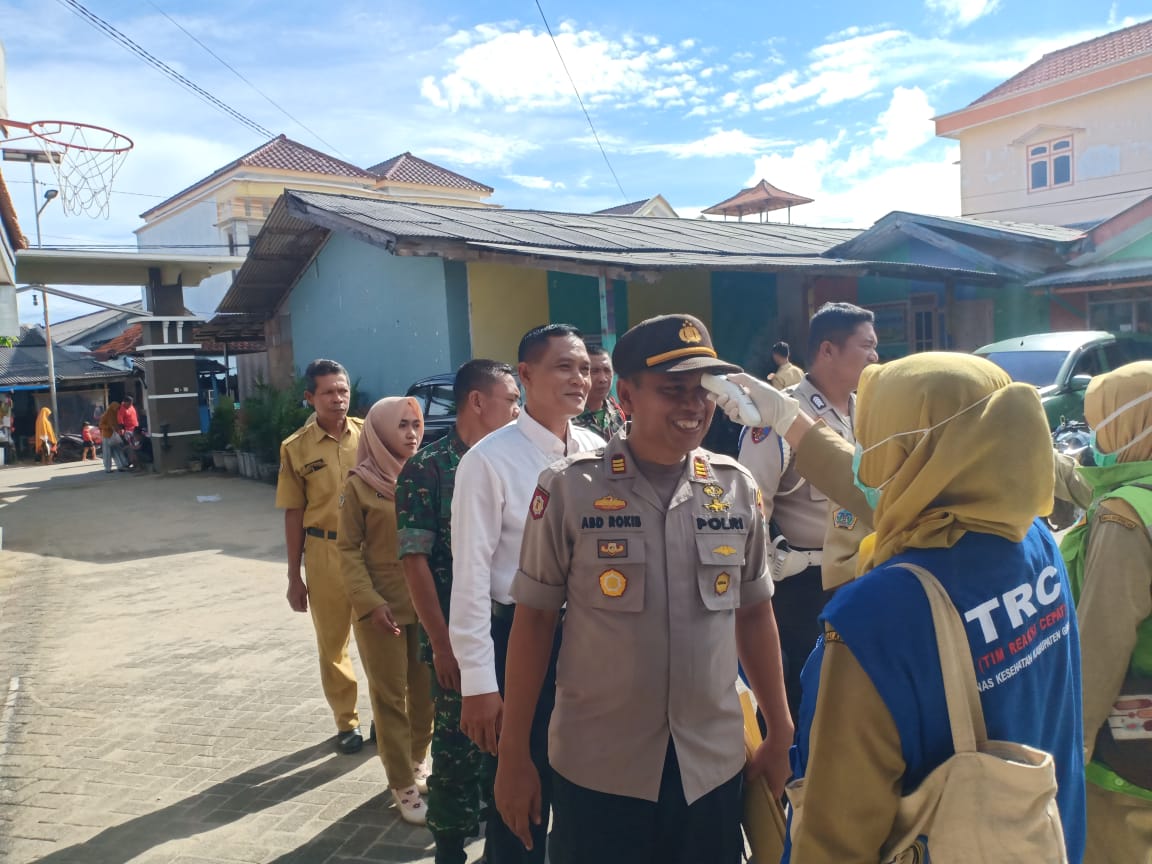 Cegah Virus Corona, Muspika Kecamatan Tambak Rutin Cek Suhu Badan dan Keliling Sosialisasi