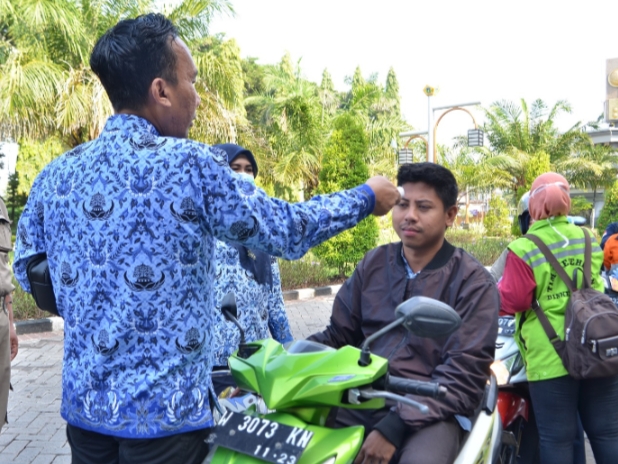 Masuk Kantor, Semua ASN Pemkab Gresik Wajib Dites Suhu Tubuh