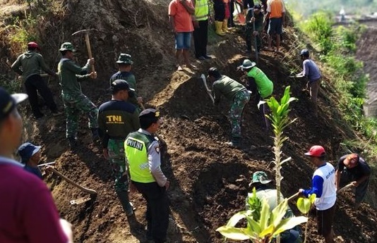 Dua Rumah Tertimpa Longsor di Kecamatan Poncol Magetan