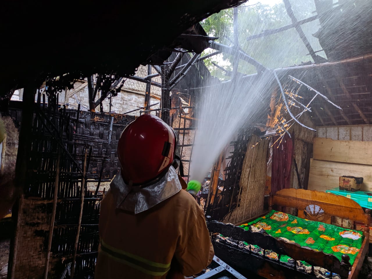Obat Nyamuk Bakar Merembet, Satu Rumah Warga Nyaris Hangus