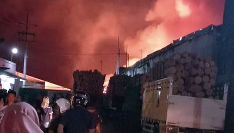 Pabrik Pengolahan Kayu di Lumajang Terbakar, Diduga Api Berasal dari Ruang Produksi