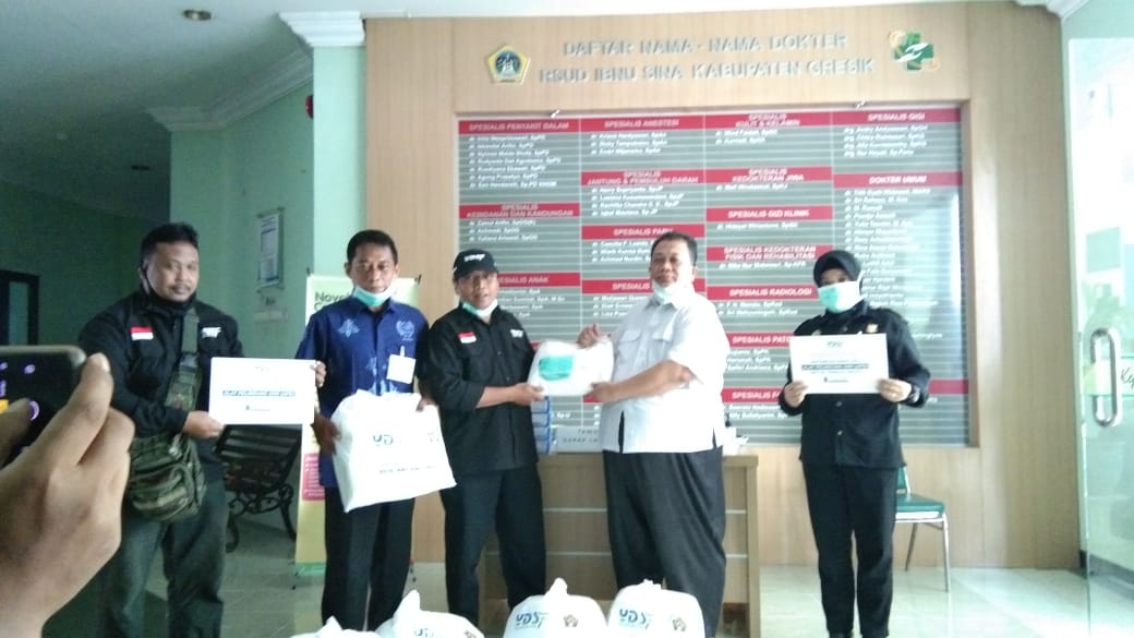 PWI Gresik dan YDSF Bantu APD ke RSUD Ibnu Sina
