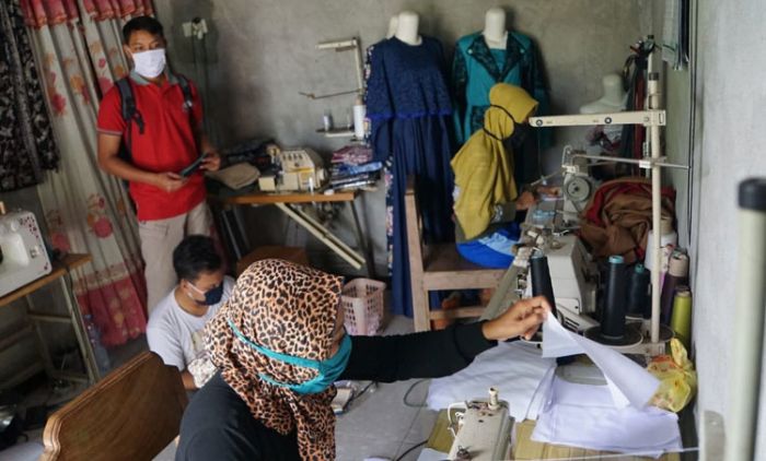 Binaan Semen Indonesia Alihkan Usaha Buat Masker
