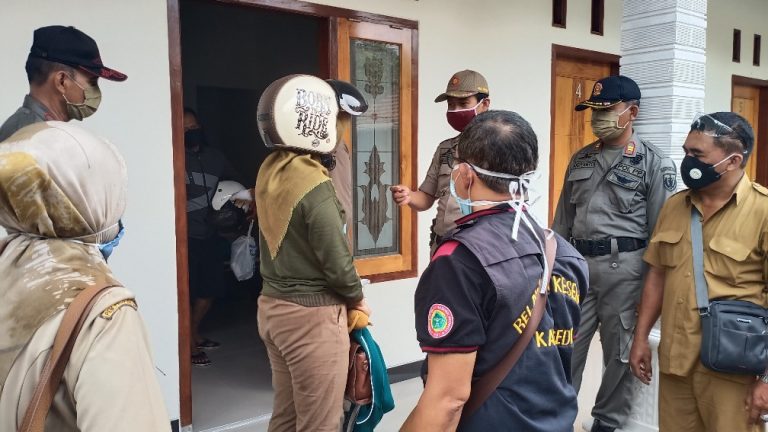 Mesum di Kos Harian, Pasangan Bukan Muhrim Diciduk Satpol PP Kediri